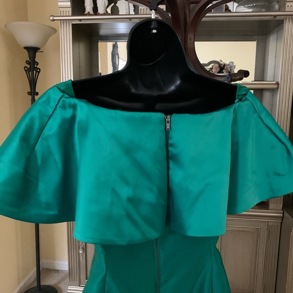 Vivid Emerald green dress by Adrienne Papell size 8 - Picture 3 of 6